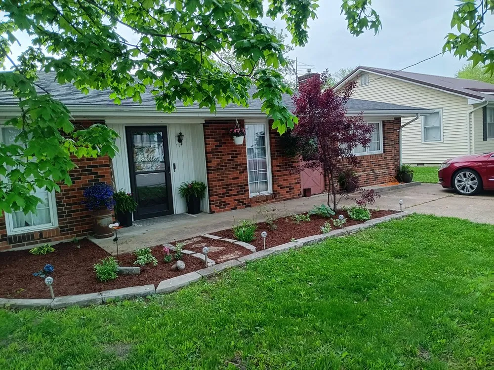 Affordable yard maintenance experts serving Jonesburg, MO - 1 Handy Woman Services & Landscape