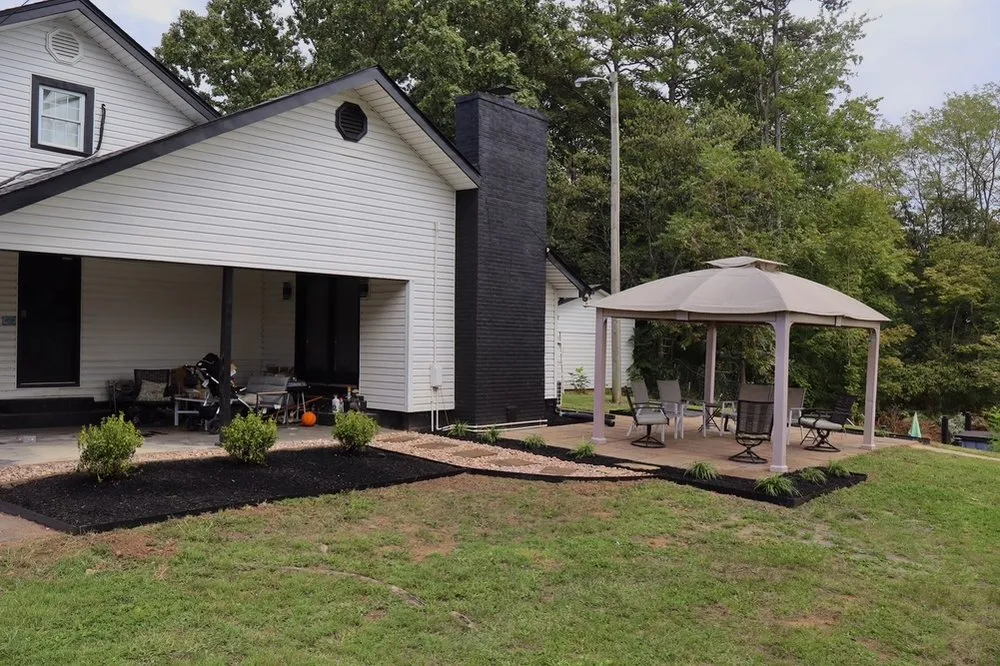 Affordable lawn care service experts serving Knoxville, TN - 101 Contractor