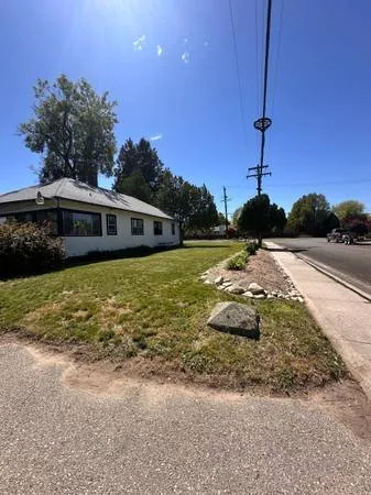 Custom residential landscaping experts serving Boise, ID - 10/10 Lawn & Lighting