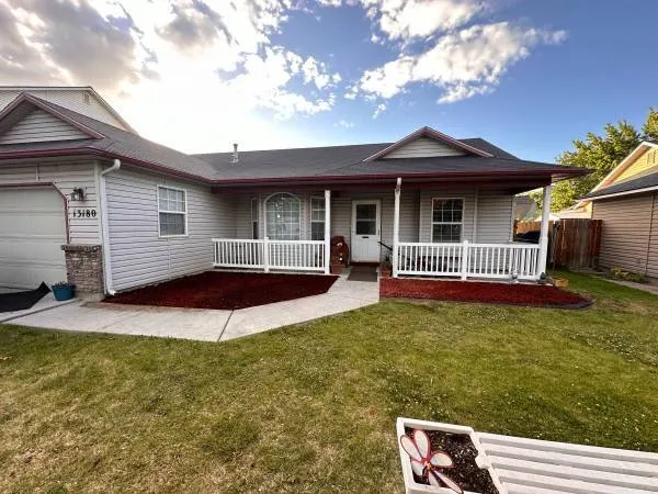 Top-rated lawn care service with custom design in Boise, ID by 10/10 Lawn & Lighting