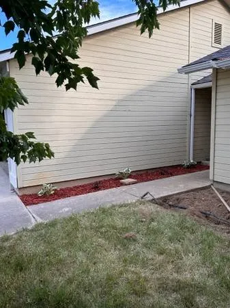 Custom lawn mowing service in Boise, ID - 10/10 Lawn & Lighting