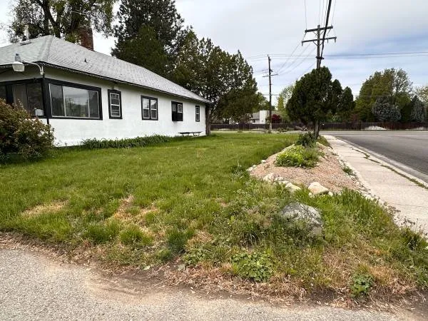 Reliable lawn mowing service in Boise, ID by 10/10 Lawn & Lighting