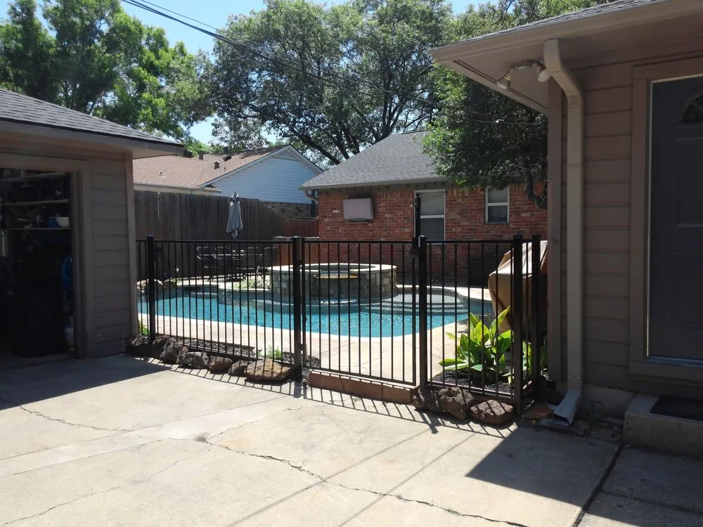 Professional garden landscaping near you in Dallas, TX by 10Fences Custom Exteriors