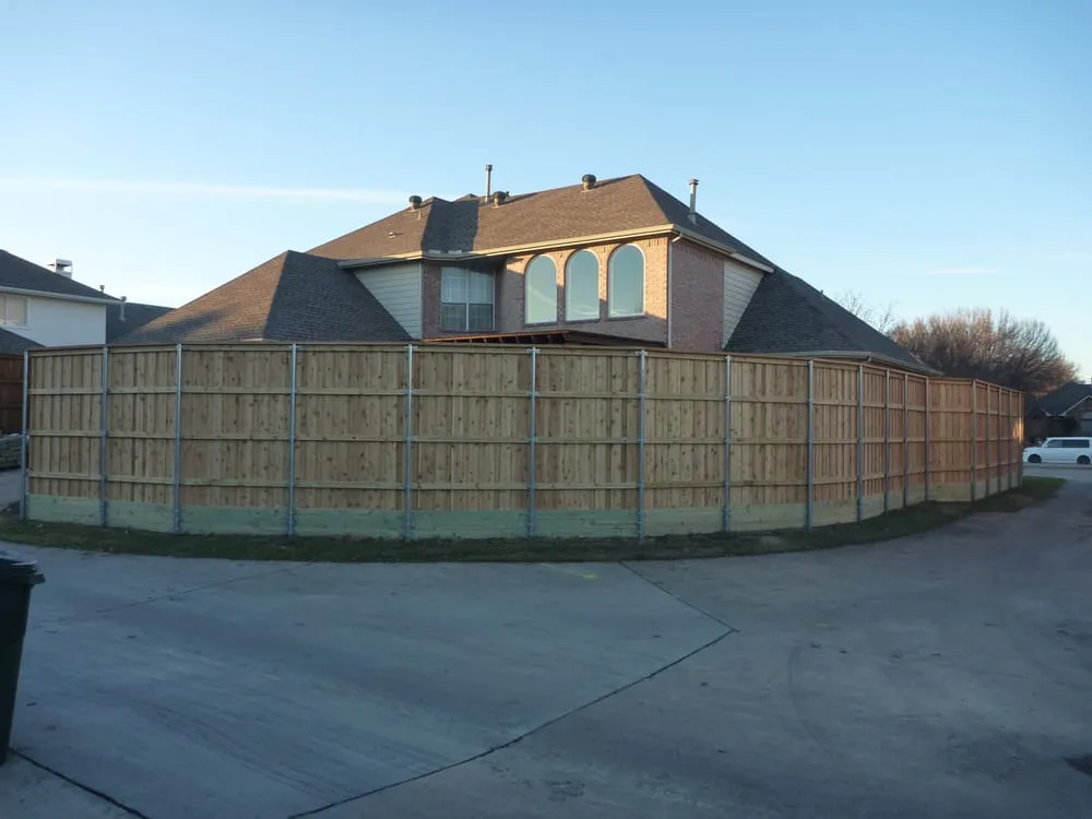 Custom lawn care service for beautiful yards across Dallas, TX - 10Fences Custom Exteriors