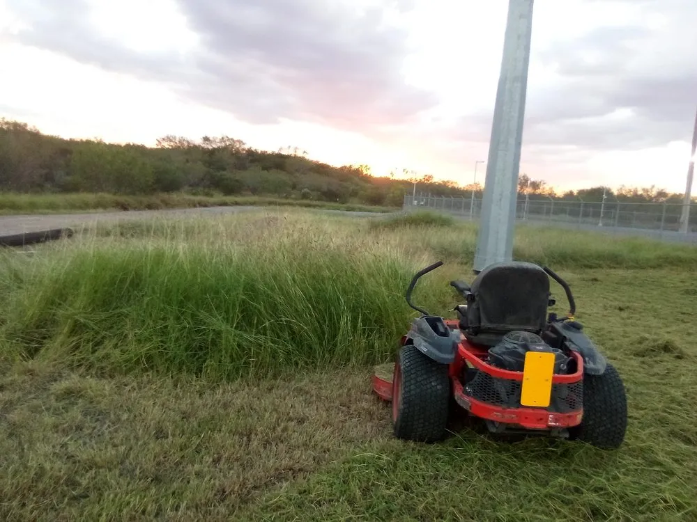 Professional lawn mowing service in McAllen, TX - 123 RGV Services
