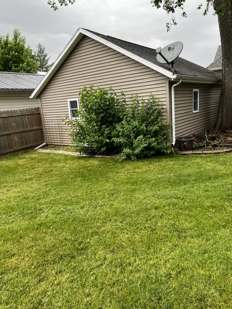 Top-rated residential landscaping in Waterloo, IA - 143 Lawn Care and Snow Removal