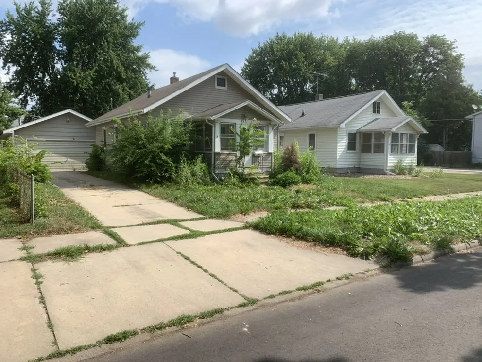 Reliable lawn mowing service experts serving Waterloo, IA - 143 Lawn Care and Snow Removal