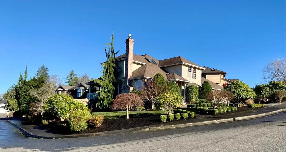 Affordable yard cleanup service for homes in Marysville, WA by 1St Choice Landscaping