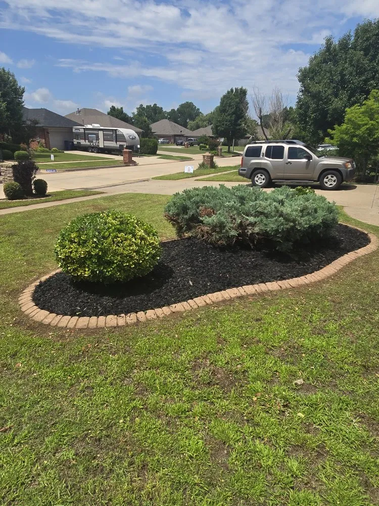 Reliable garden landscaping in Oklahoma City, OK by 1st Choice Lawn & Gardening