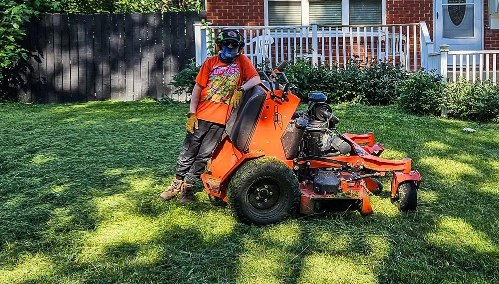 Trusted lawn care service for homes in Ft Leavnwrth, KS by 1st City Lawn Reapers