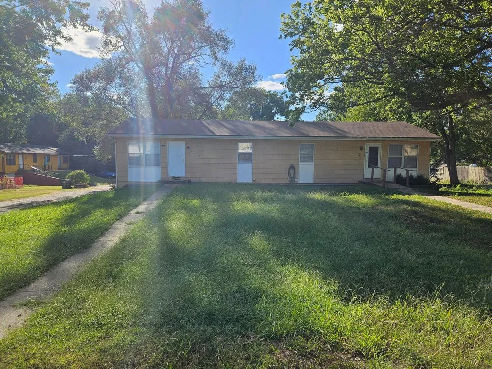 Trusted yard maintenance with custom design in Ft Leavnwrth, KS by 1st City Lawn Reapers