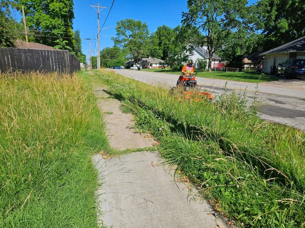 Affordable landscape design for homes in Ft Leavnwrth, KS by 1st City Lawn Reapers