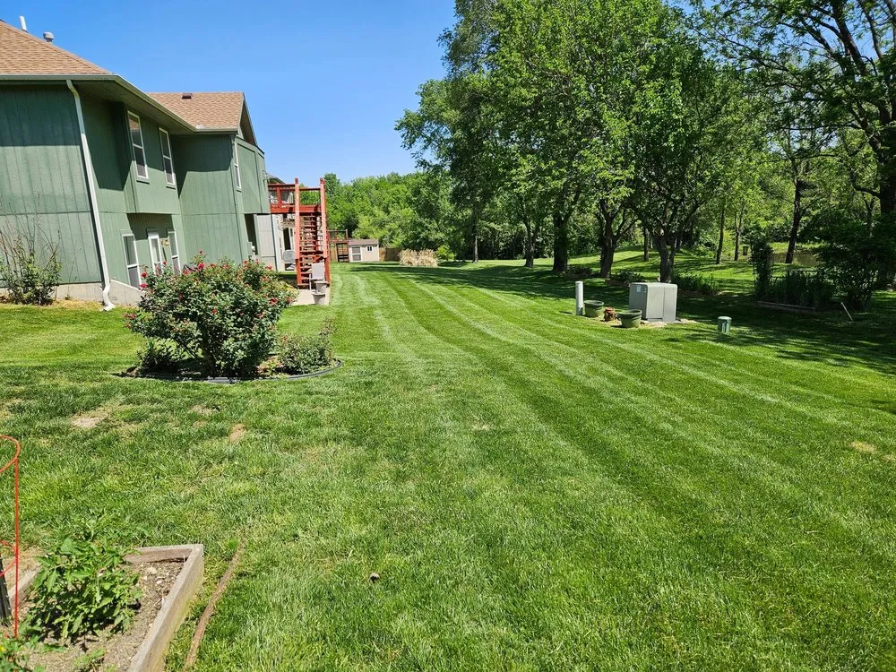 Expert lawn mowing service in Ft Leavnwrth, KS by 1st City Lawn Reapers