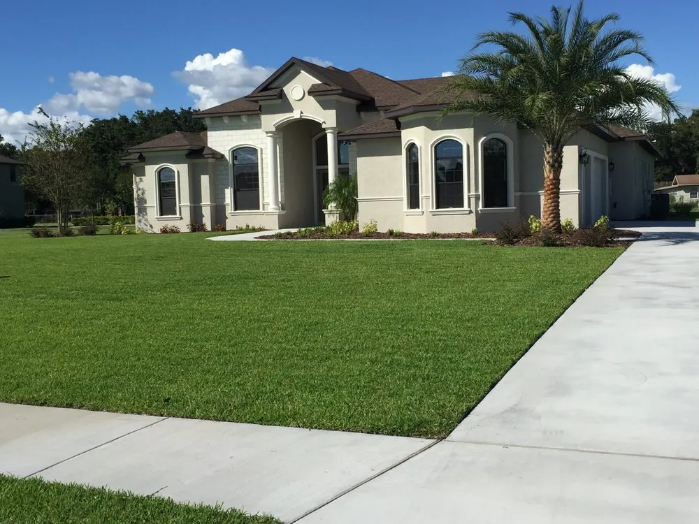 Expert lawn care service in Tampa Bay, FL - 1st Class Lawn Services