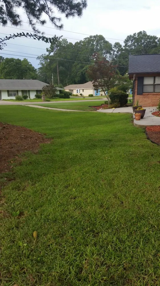 Professional lawn mowing service in Hattiesburg, MS - 1st N 10 Lawn Care Services