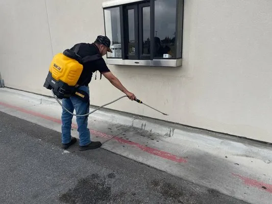 1UT Pest Control Logo