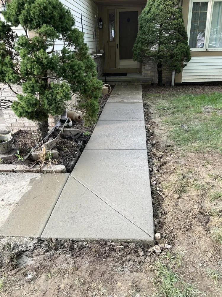 Top-rated lawn mowing service in Fremont, OH - 2 Bro’s Tear & Repair