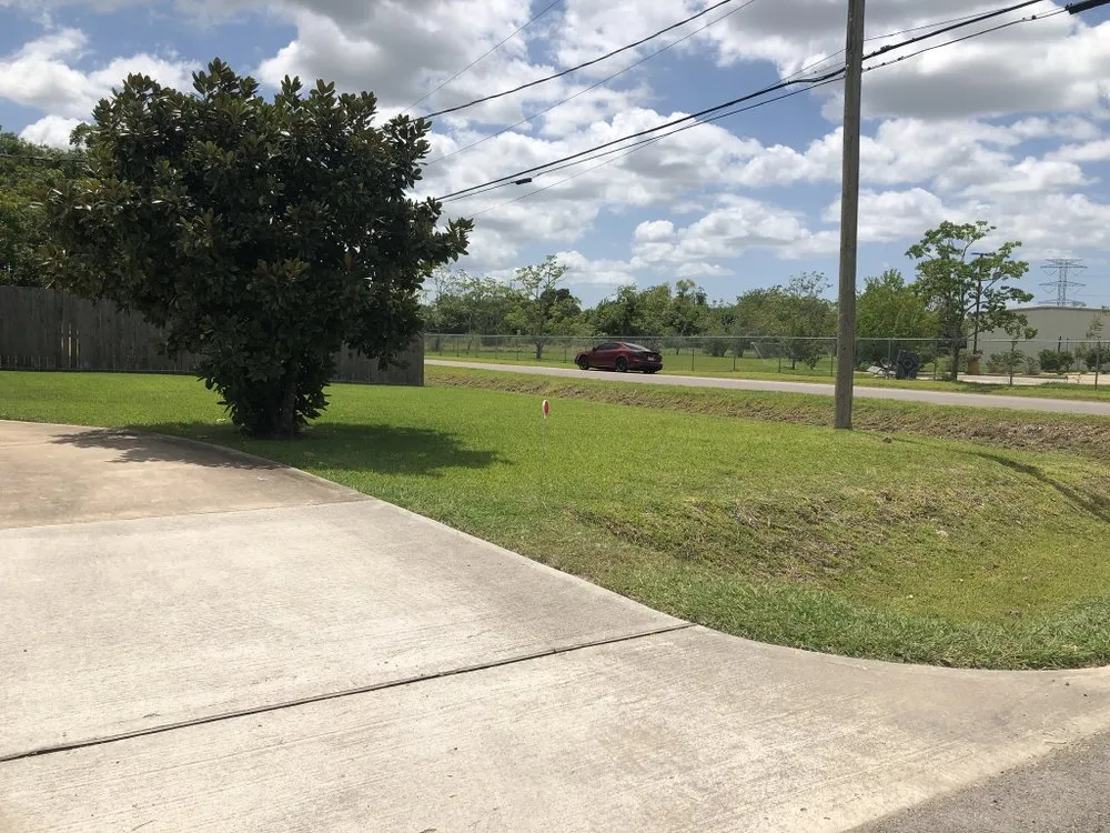 Professional yard maintenance experts serving Houston, TX - 2 Brothers Lawn Mowing