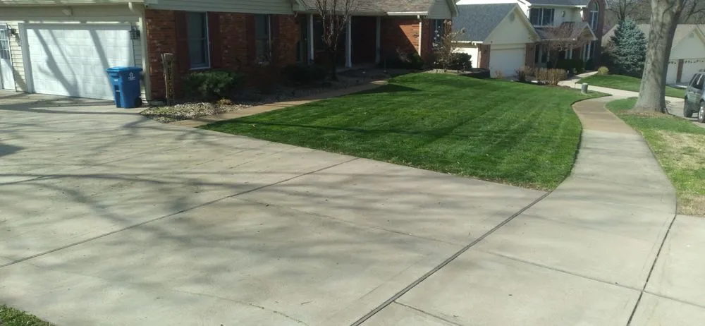 Expert yard maintenance for year-round maintenance in Saint Louis, MO by 2 Can Do Lawncare