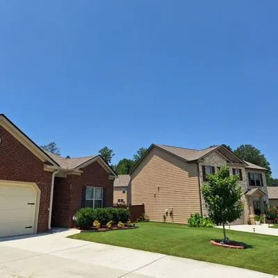 2 City Lawn Care Logo