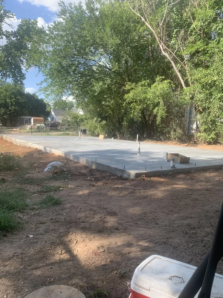 Trusted garden landscaping in Cresson, TX by 2 Dawgs Services