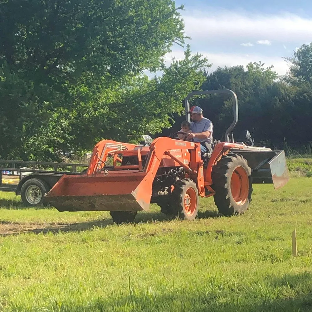 Local lawn mowing service in Cresson, TX by 2 Dawgs Services