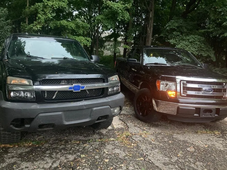 Professional residential landscaping in Kalamazoo, MI by 2 Fellaz 2 Trucks & Bros