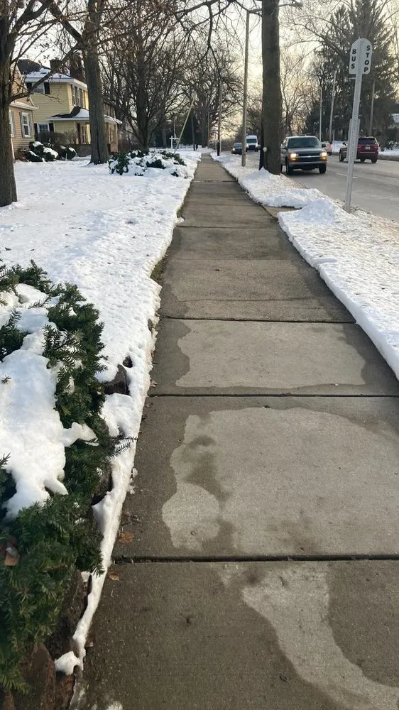 Local residential landscaping in Kalamazoo, MI - 2 Fellaz 2 Trucks & Bros