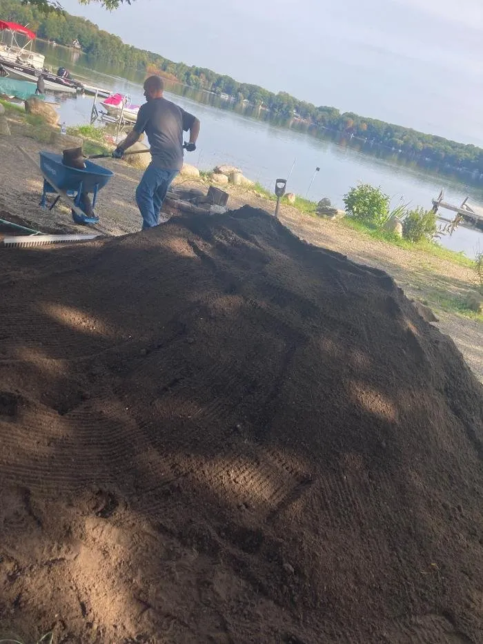 Affordable garden landscaping experts serving Kalamazoo, MI - 2 Fellaz 2 Trucks & Bros