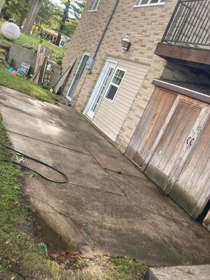 Reliable lawn care service in Kalamazoo, MI - 2 Fellaz 2 Trucks & Bros