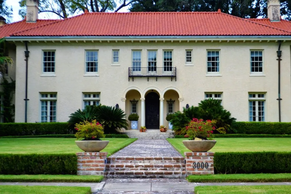 Top-rated lawn care service in Snellville, GA by 2 Good Fellas Lawncare