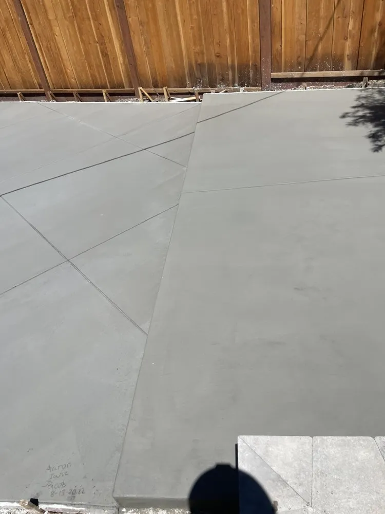 Expert residential landscaping with custom design in Sunnyvale, CA by 2 Green Landscaping & Maintenance