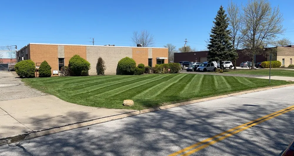 Local landscaping services experts serving Chardon, OH - 2 Guys and A Weedwacker