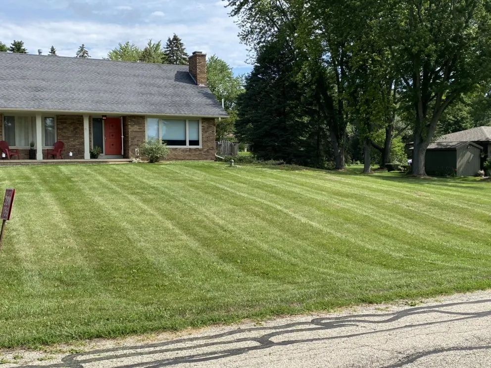Local lawn mowing service for year-round maintenance in Elgin, IL by 2 Hermanos Landscaping
