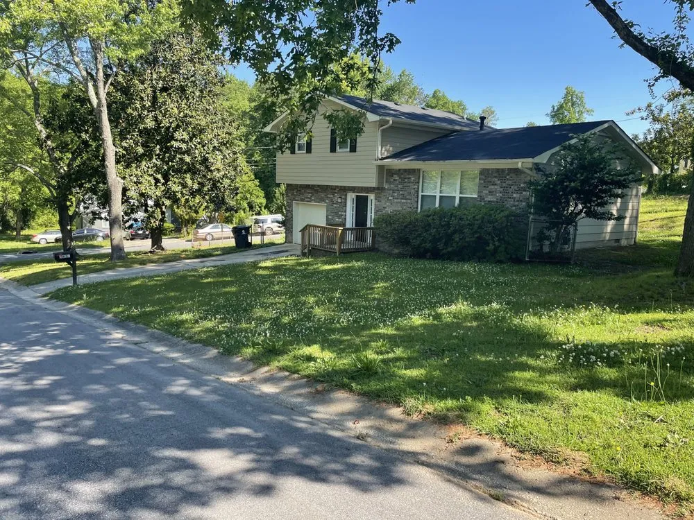 Reliable yard maintenance in East Point, GA - 2 Men A Truck And A Trailer