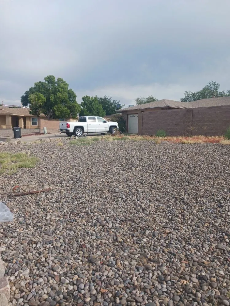 Custom yard maintenance for homes in Albuquerque, NM by 2 Neighbors Work