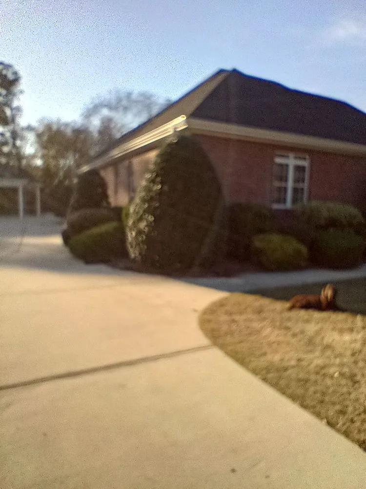 Local lawn mowing service in Linden, NC - 208 Gomez Lawn Care