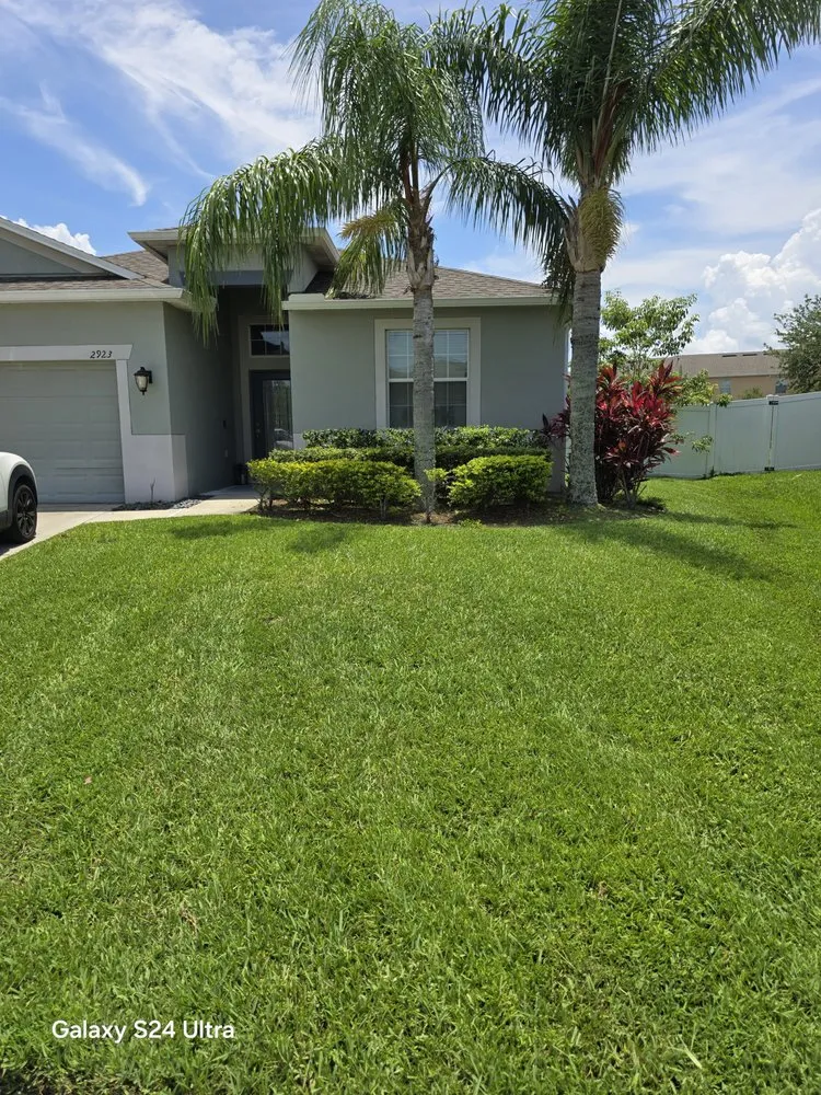 Reliable landscaping services for homes in Orlando, FL by 21 Landscape Care