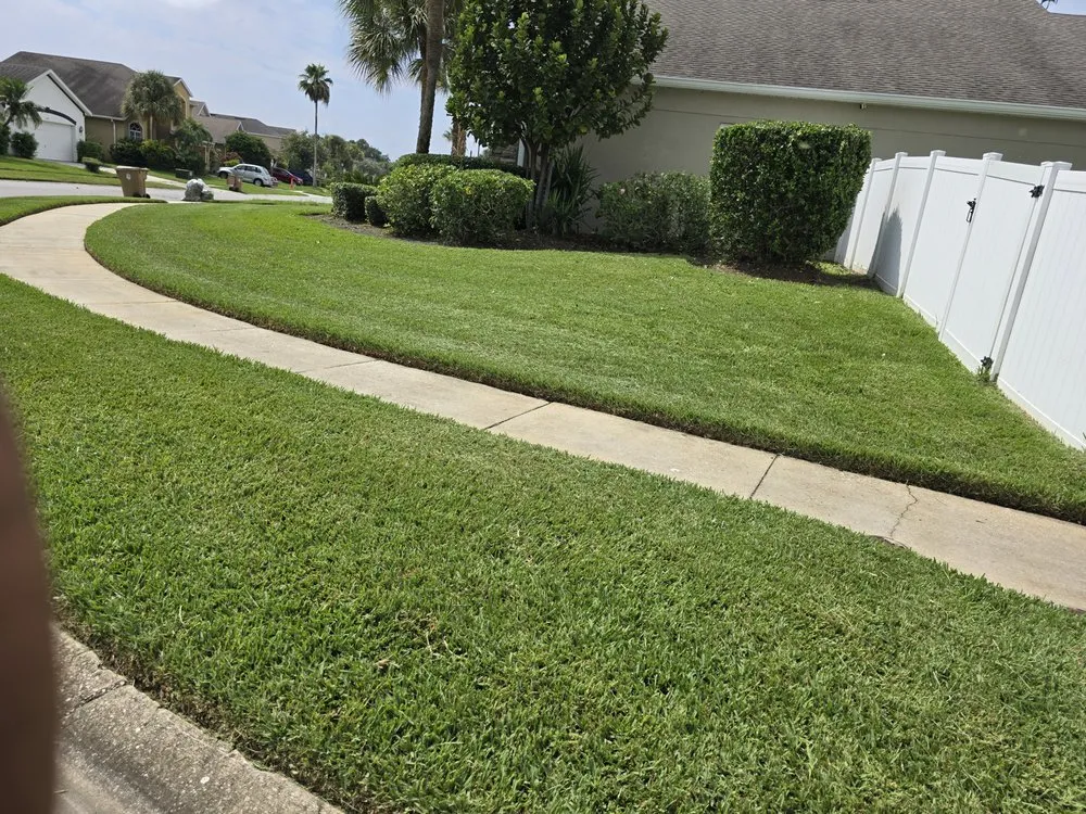 Trusted yard cleanup service in Orlando, FL by 21 Landscape Care