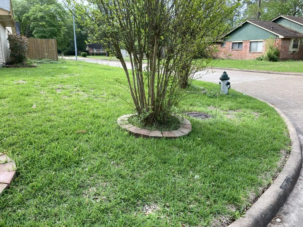 Custom garden landscaping for beautiful yards in Huffman, TX by 2100 Lawn Cutters