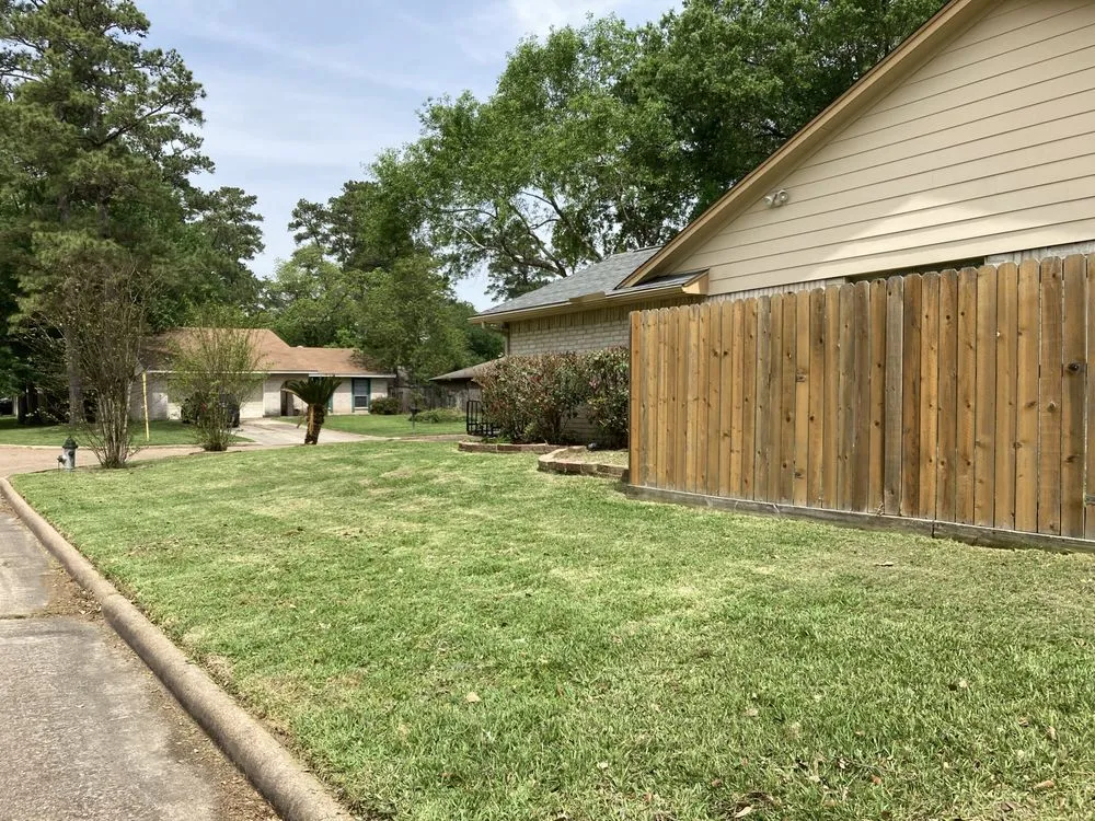 Custom garden landscaping in Huffman, TX by 2100 Lawn Cutters