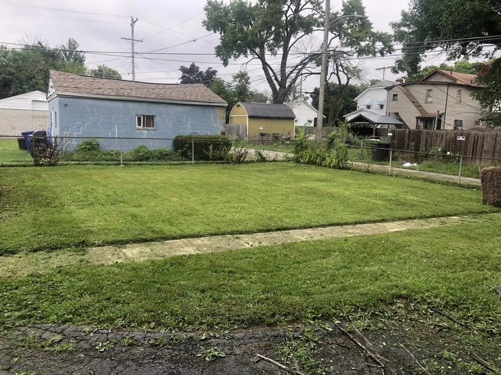 Reliable yard maintenance in Columbus, OH by 23 Lawn Care