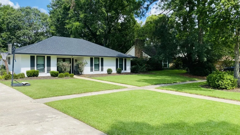 Custom garden landscaping for beautiful yards in Baton Rouge, LA by 2717 Lawncare & Landscaping