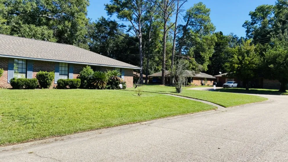 Professional outdoor landscaping experts serving Baton Rouge, LA - 2717 Lawncare & Landscaping