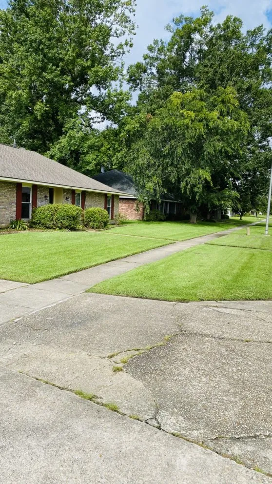 Reliable garden landscaping for residential properties in Baton Rouge, LA by 2717 Lawncare & Landscaping