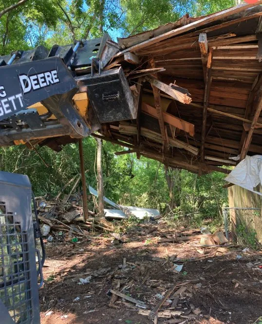 Local lawn mowing service experts serving Raceland, LA - 28 Blue Construction