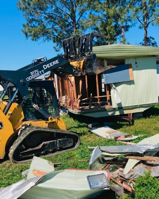 Trusted lawn care service experts serving Raceland, LA - 28 Blue Construction