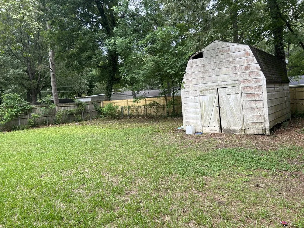 Professional residential landscaping for homes in Starkville, MS by 2911 Cleaning Service