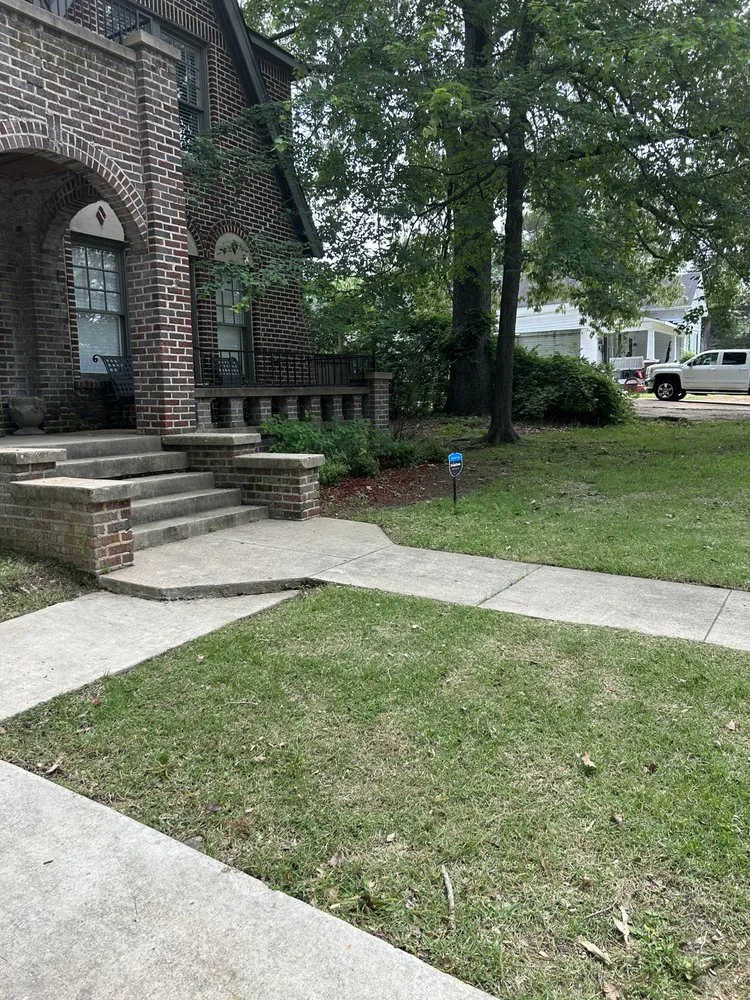 Professional yard cleanup service for homes in Starkville, MS by 2911 Cleaning Service