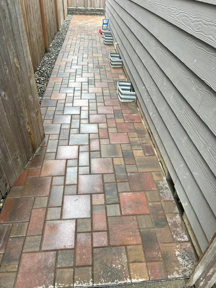 Professional outdoor landscaping for residential properties in Lynnwood, WA by 2Bellas Landscaping Services